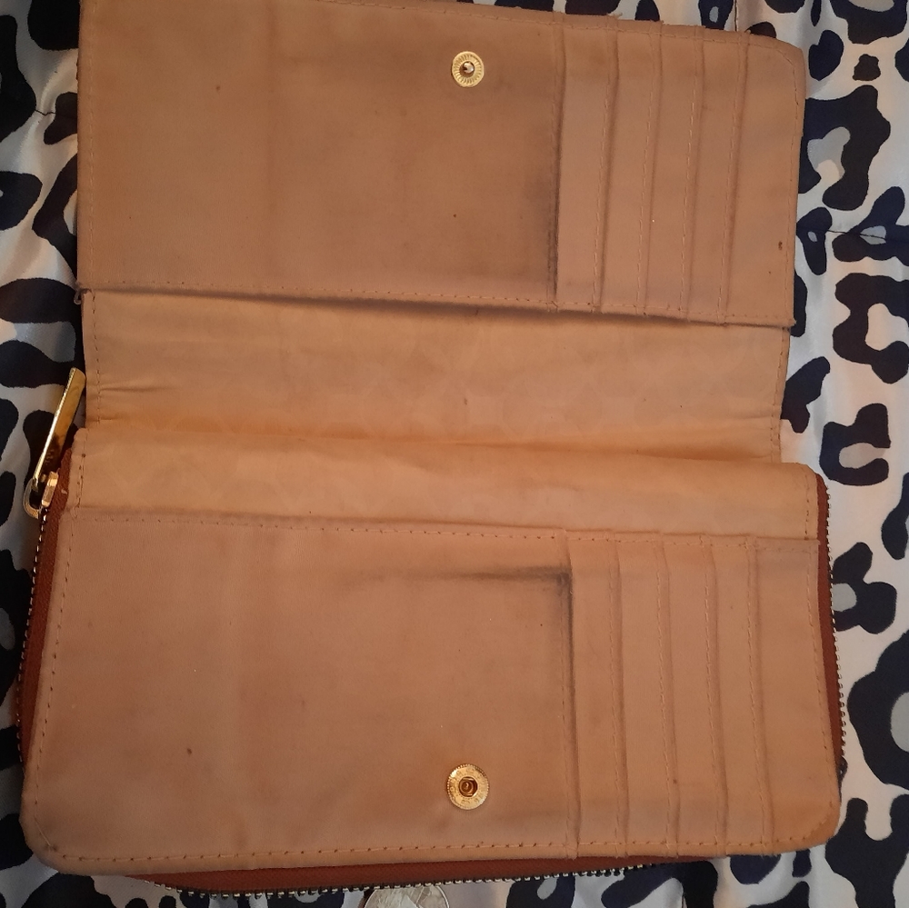 2 Wallets - Picture 4 of 5